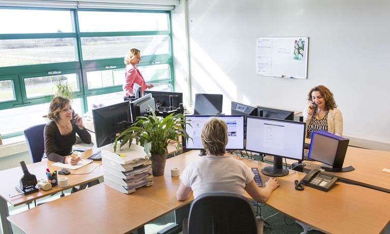 oficina de administración Incotec