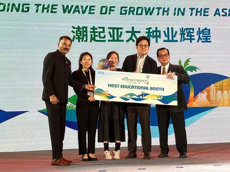 Incotec's Asian Seed Congress team are presented the prize for the most eductaional booth