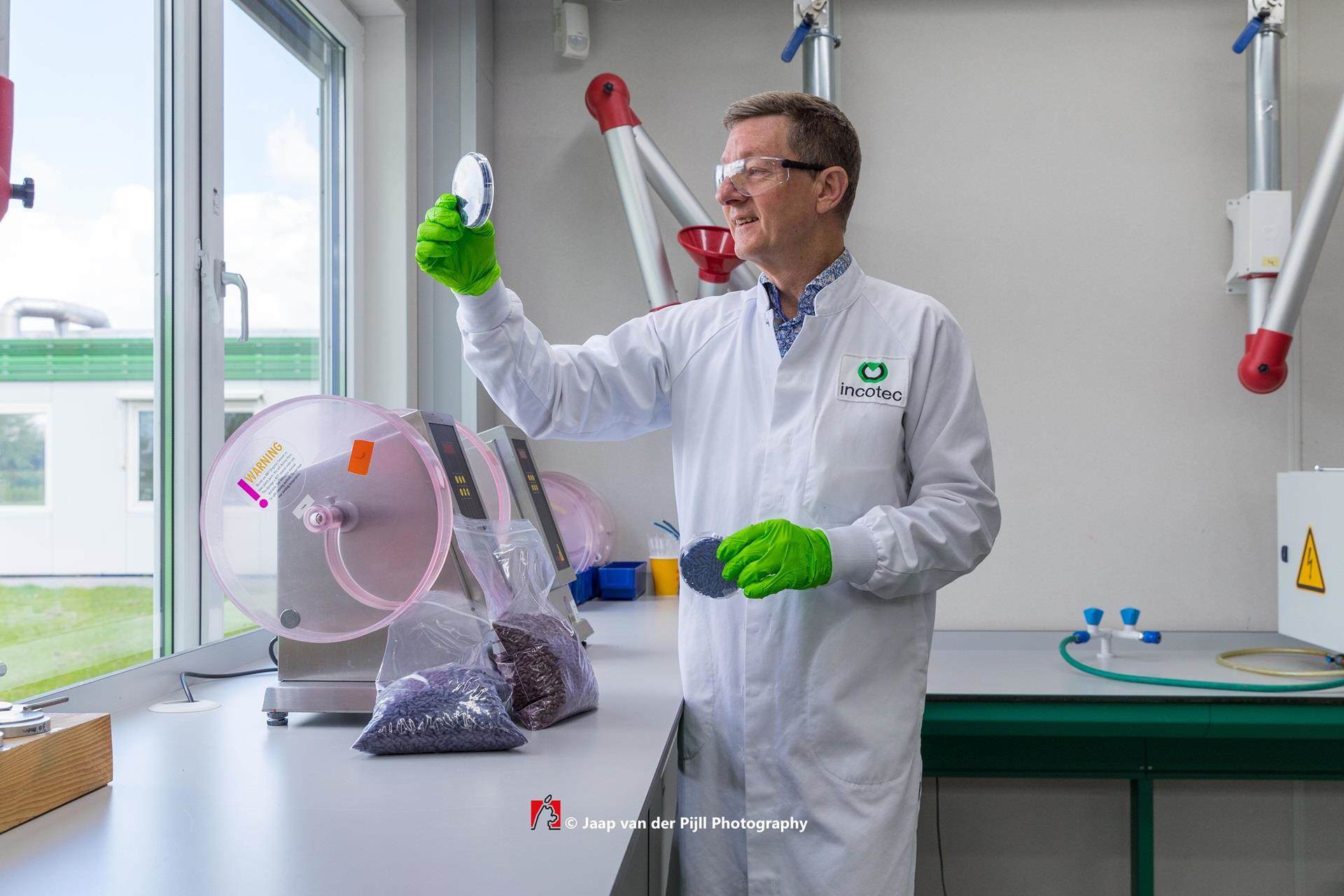 Rob Pronk, Global Marketing Manager Incotec, in Incotec's lab