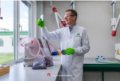 Rob Pronk in the lab at Incotec