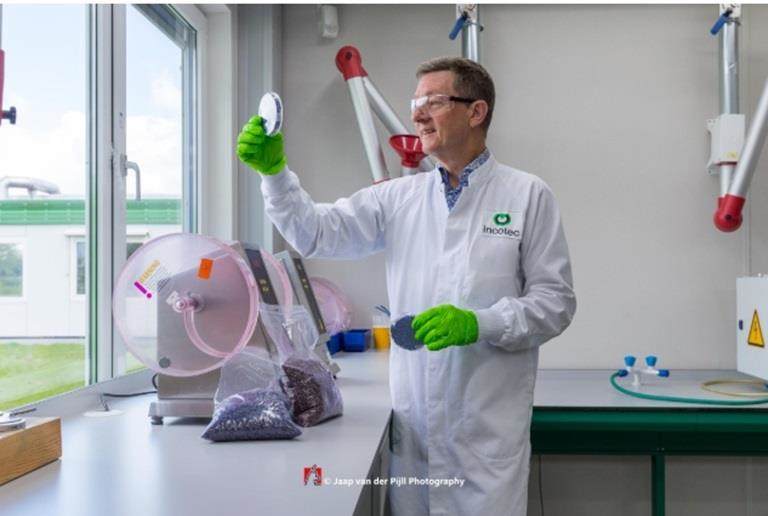 Rob Pronk, Incotec's marketing manager, in the lab
