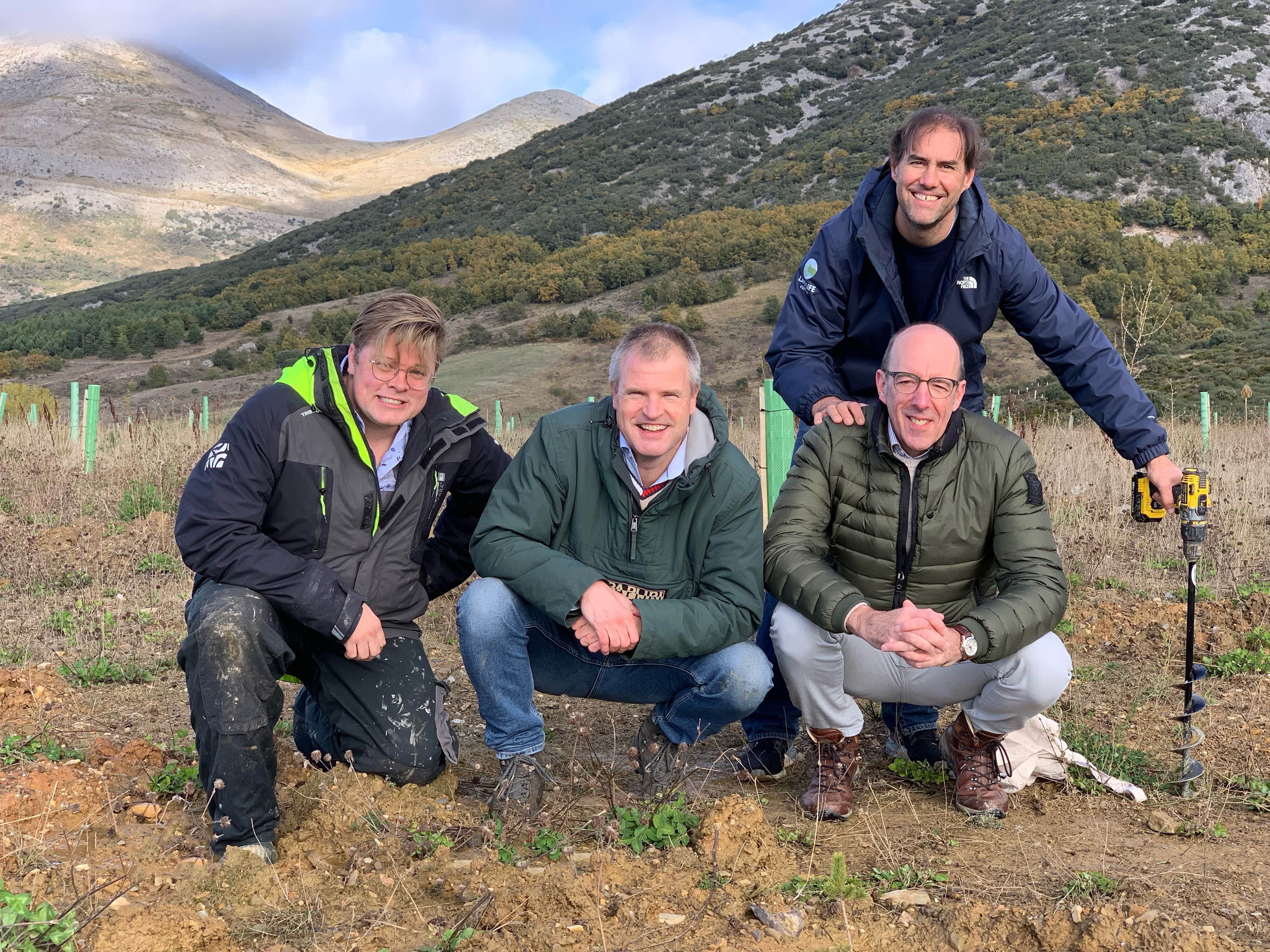 From left to right; Barry Hoff, Erik Jan Bartels and Ronald Siffels of Incotec. Standing: Arnout Asjes of Land Life 