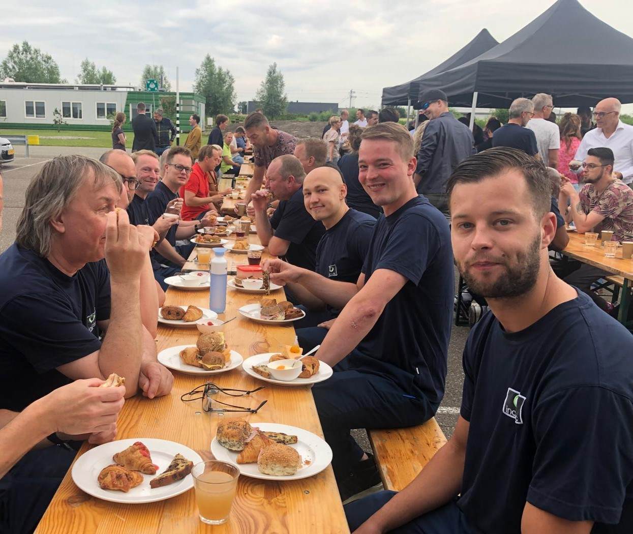 Incotec collega's ontbijten samen tijdens Happy@Incotec week